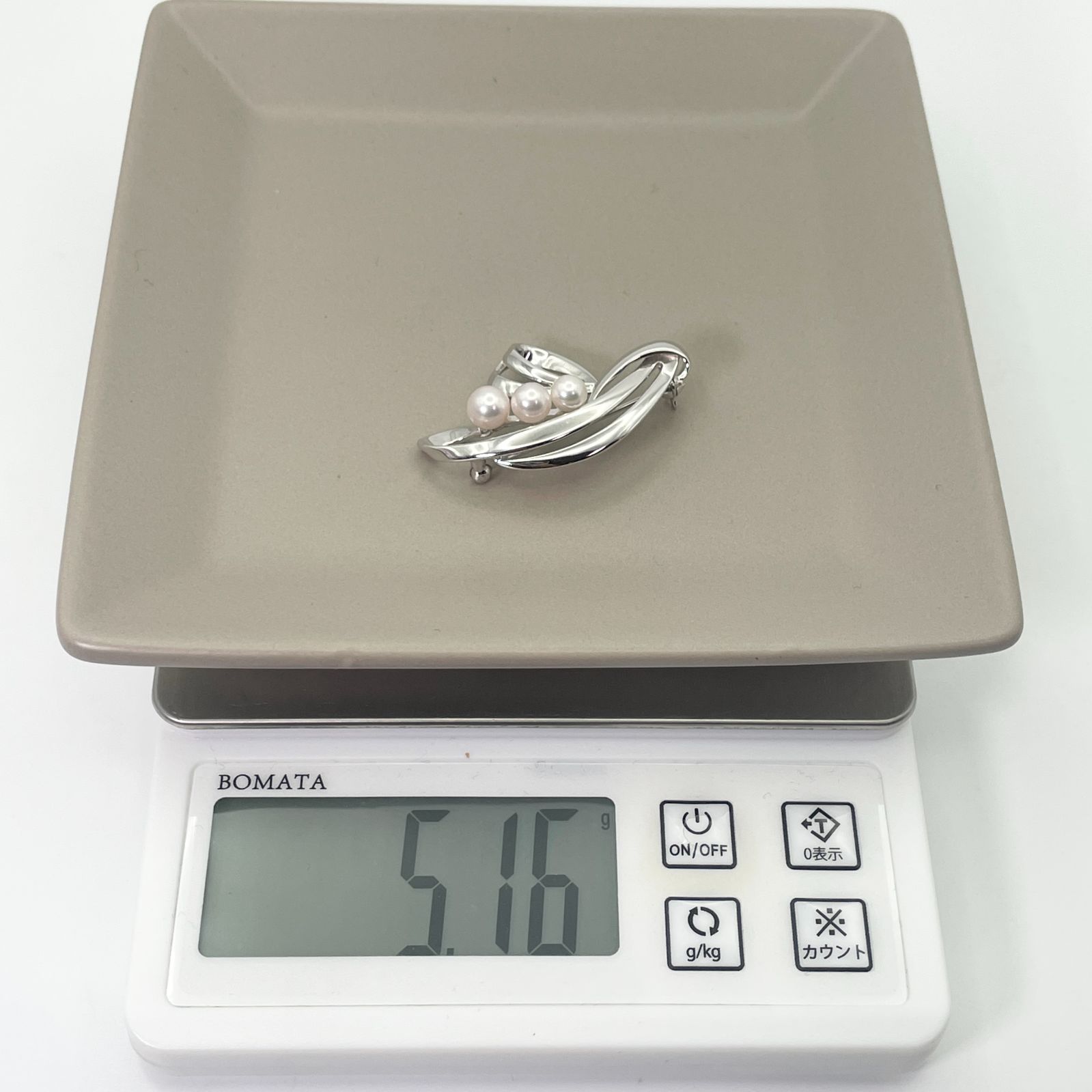 【極美品】MIKIMOTO パールブローチ あこや真珠 刻印あり 美品 ミキモト パール 3P アコヤ真珠 ブローチ NHK刻印/25-1374S
