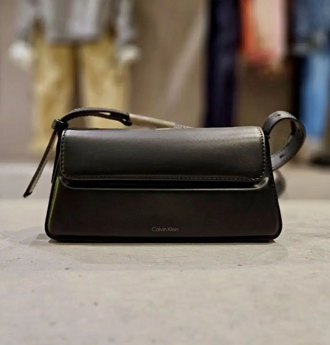 Calvin Klein カルバ ンクライン ジン 女性 レディース ベルト付き スモール ショルダー バッグ 4K3110G UB1