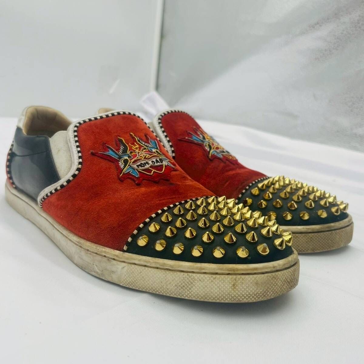 【Christian Louboutin】 ロゴ刺繍 スリッポン スニーカー 関税・送料込『Christian Louboutin』 スリッポン ロゴ刺繍入り