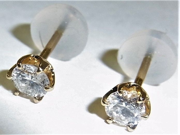新品未使用K18 18金 スタッド ピアス ダイヤ0.207ct 0.195ct - メルカリ