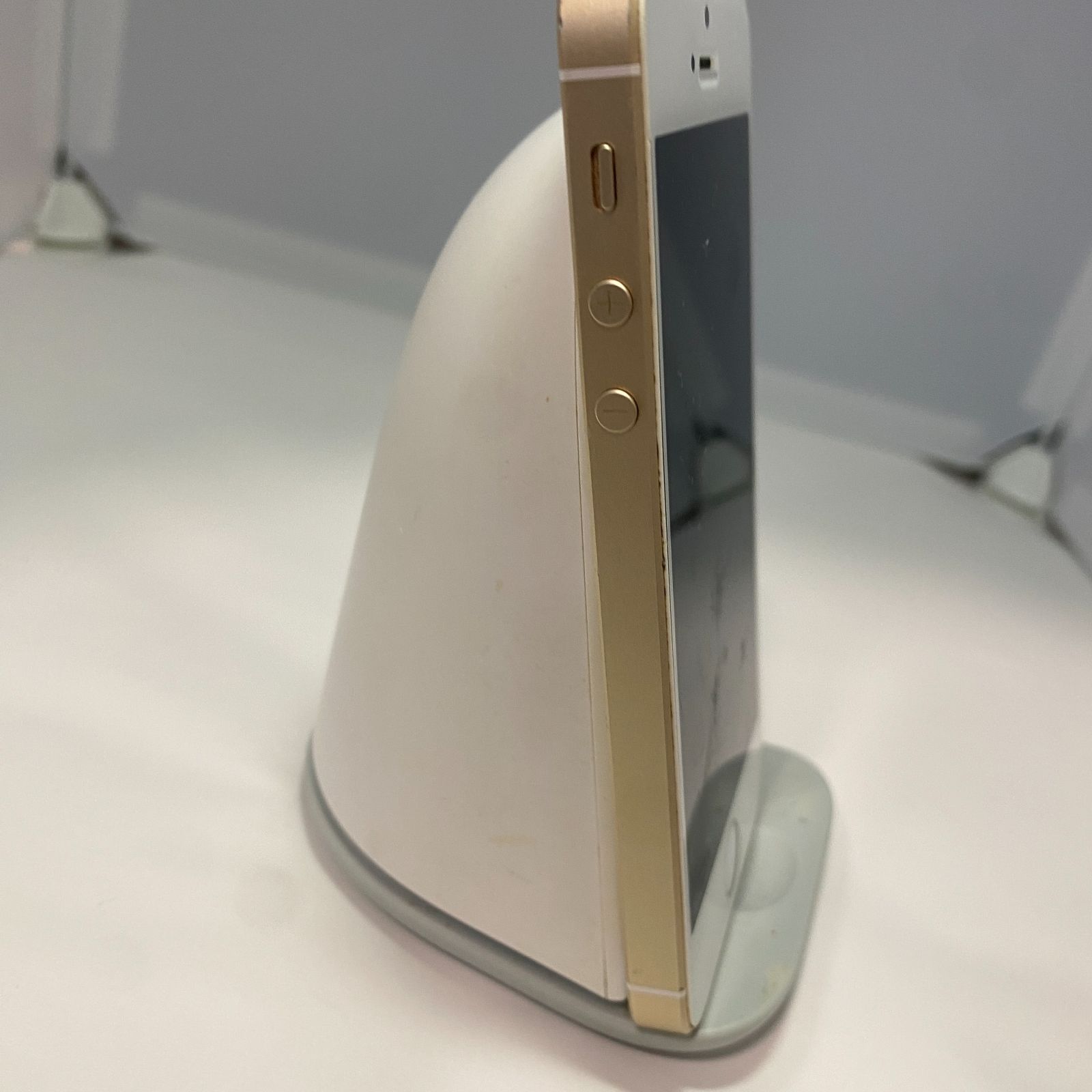 iPhoneSE（初代） ゴールド 64GB softbank（ソフトバンク）第一世代 P8 