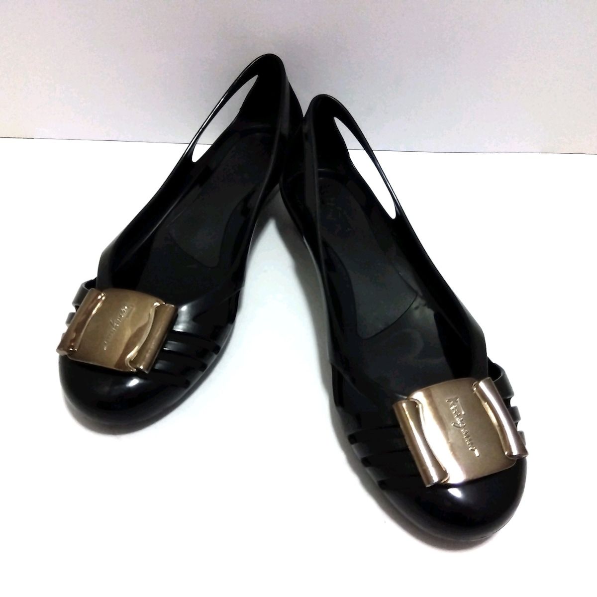 美品】Salvatore Ferragamo ブラックフラットシューズ 【公式通販】