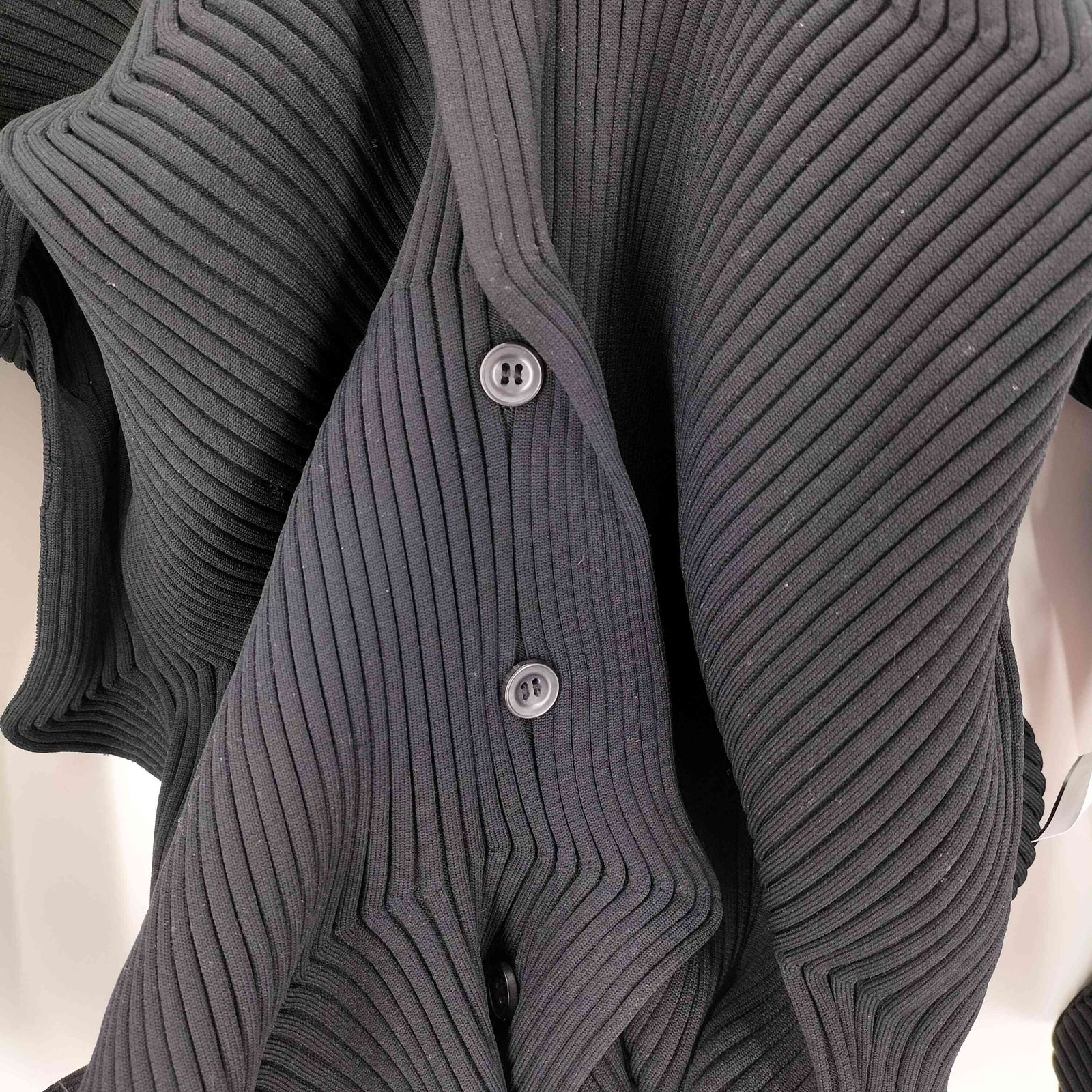JNBY(ジェイエヌビーワイ) Curved 3D Cardigan 変形カーディガン レディース imp 中古 古着 0357 ジェイエヌビーワイ JNBY Curved 3D Cardigan 変形カーディガン