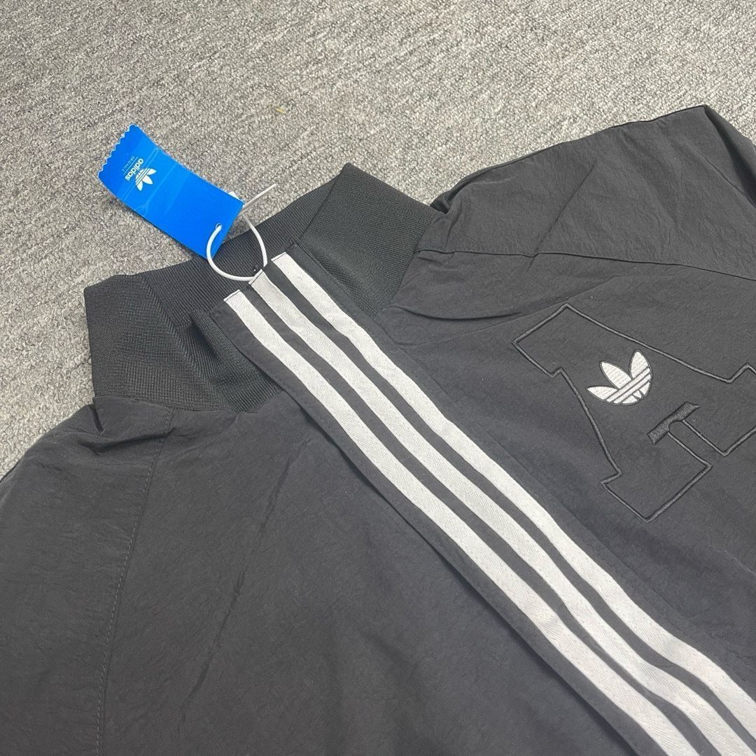 【もとこ】adidasヴィンテージ　パッチワークジャケット ブラック もとこ様専用】adidasヴィンテージ パッチワークジャケット