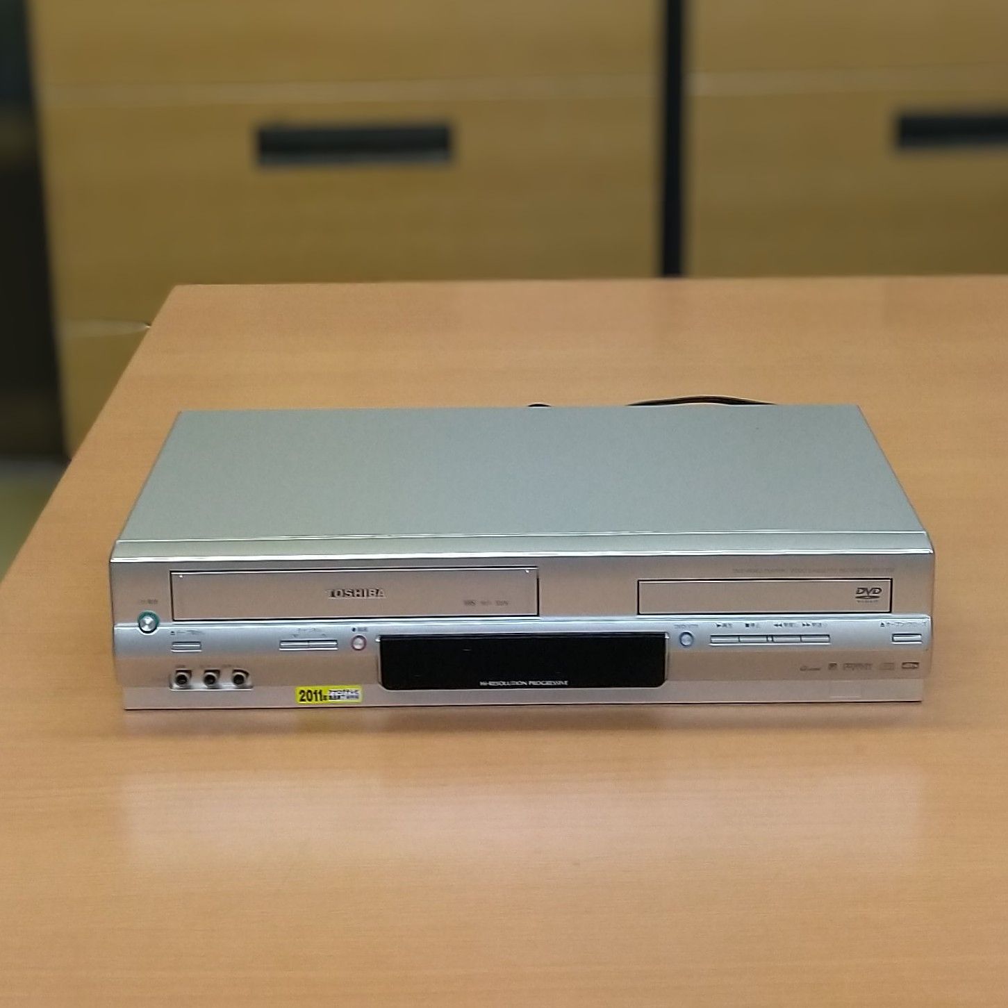TOSHIBA VHSビデオデッキ一体型DVDプレーヤー SD-V700（TOSHIBA