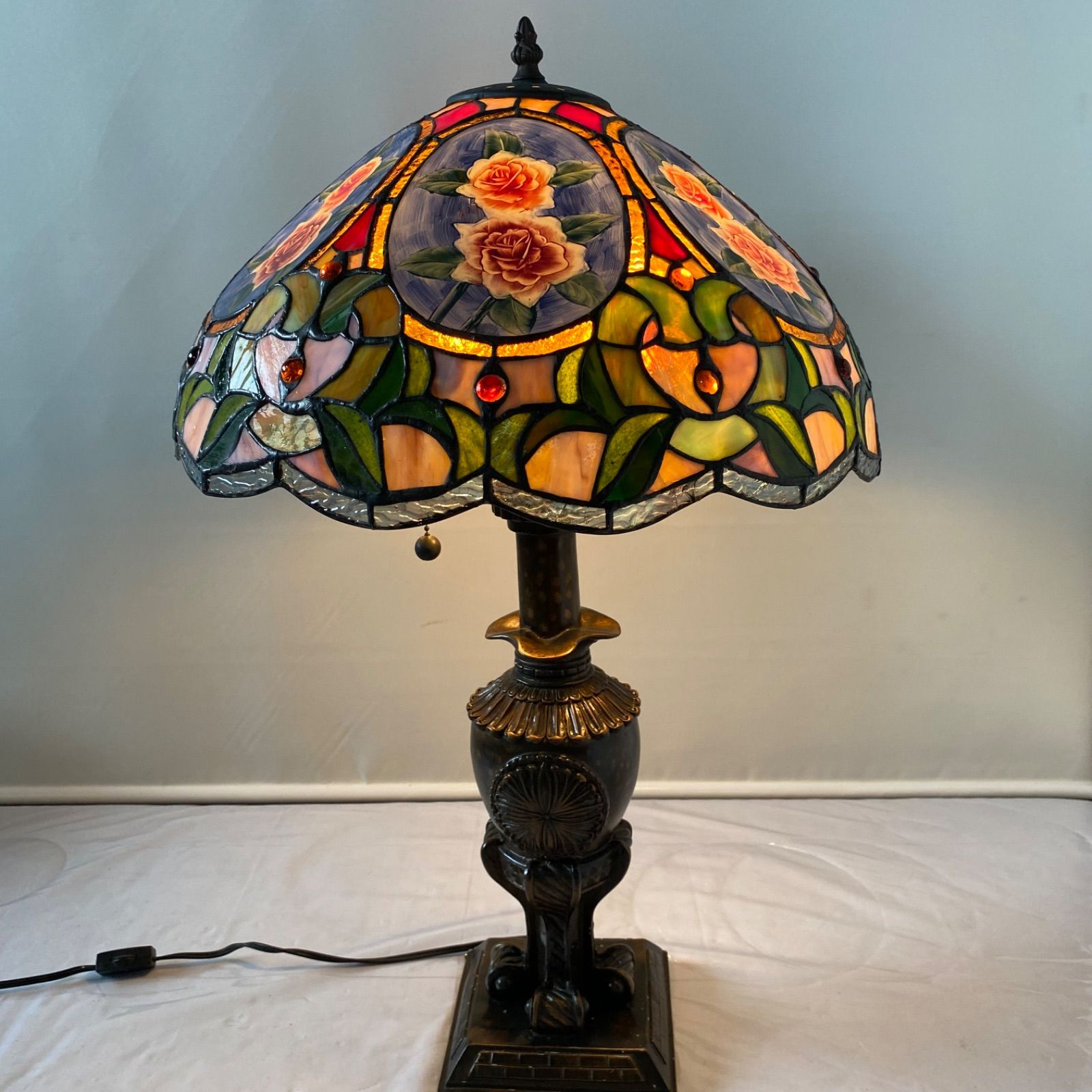 ステンドグラスランプ 薔薇柄 レトロ調 テーブルランプ アンティーク風 照明器具 NEXPOTALLINN_EU