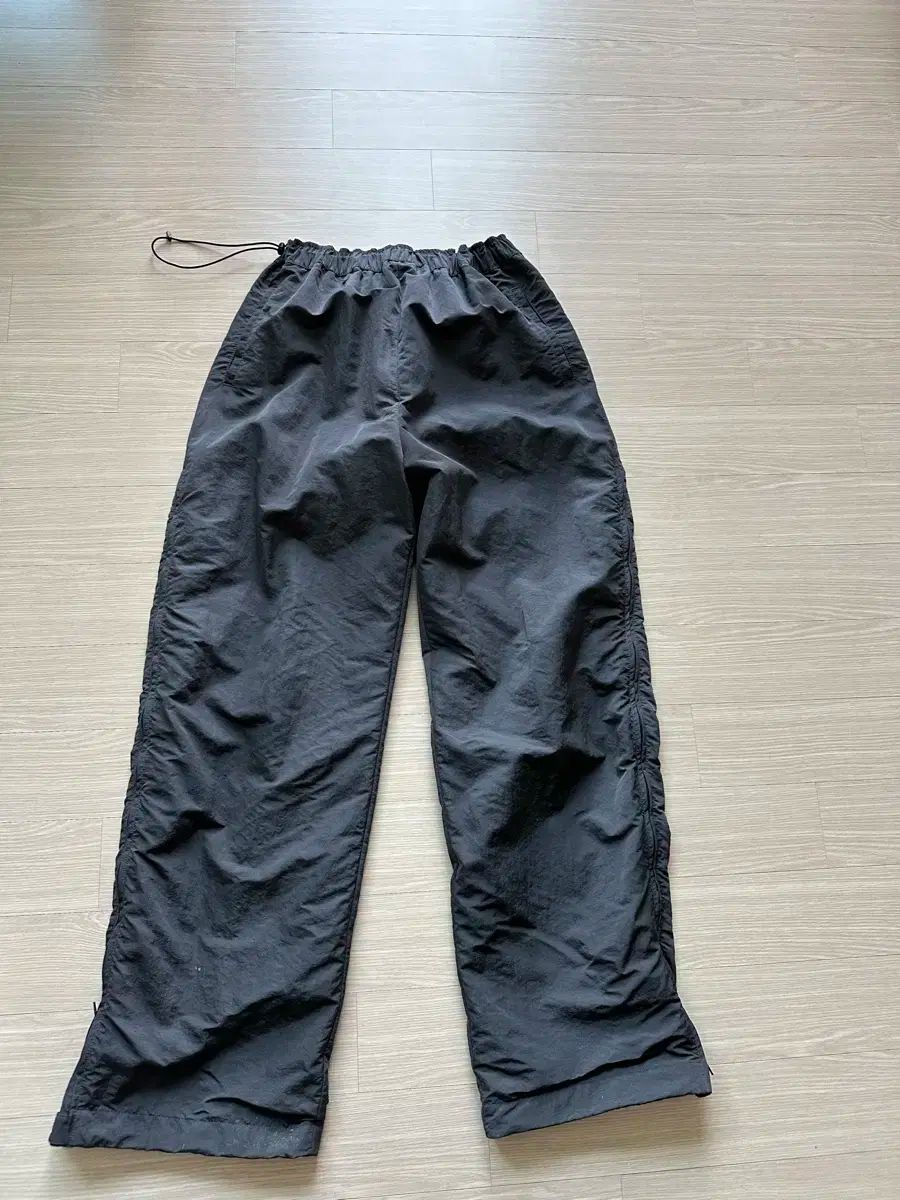 HATCHINGROOM テクニカル パンツ 売ってます 3