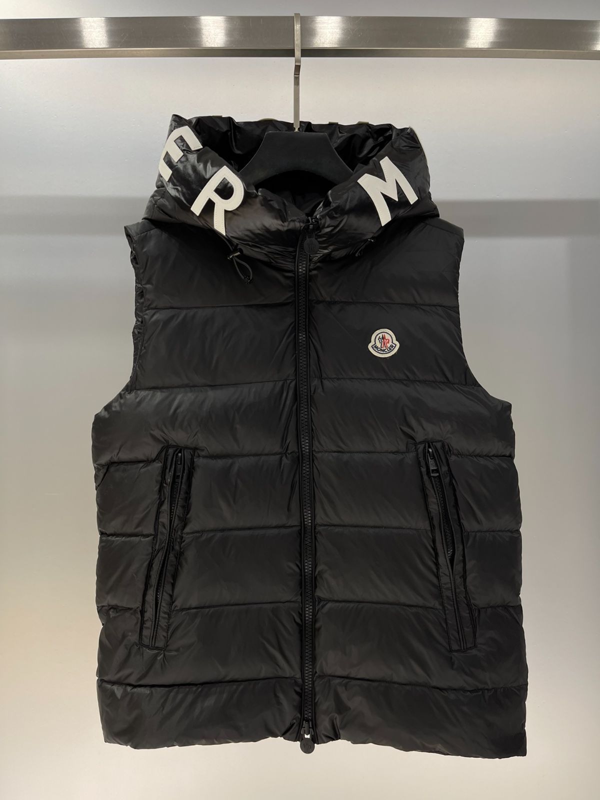 美品！モンクレールダウンベスト今が買いです 楽天市場】【アウトレット】モンクレール MONCLER ダウン