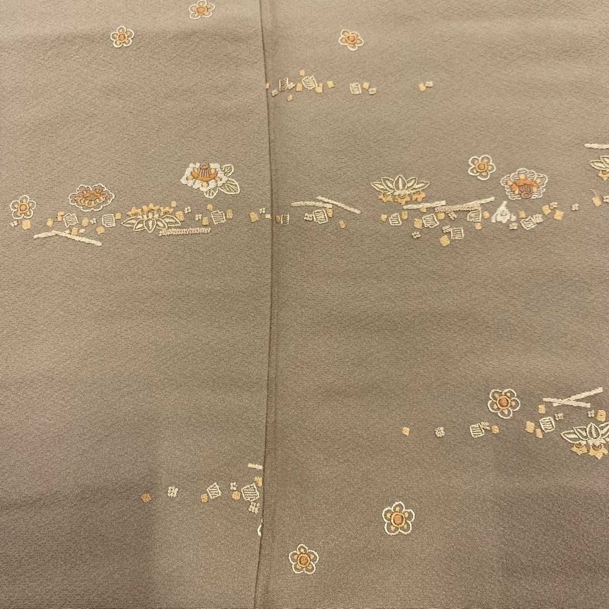 小紋 身丈152cm 裄丈63cm S 袷 椿 箔散らし柄 刺繍 薄茶色 正絹