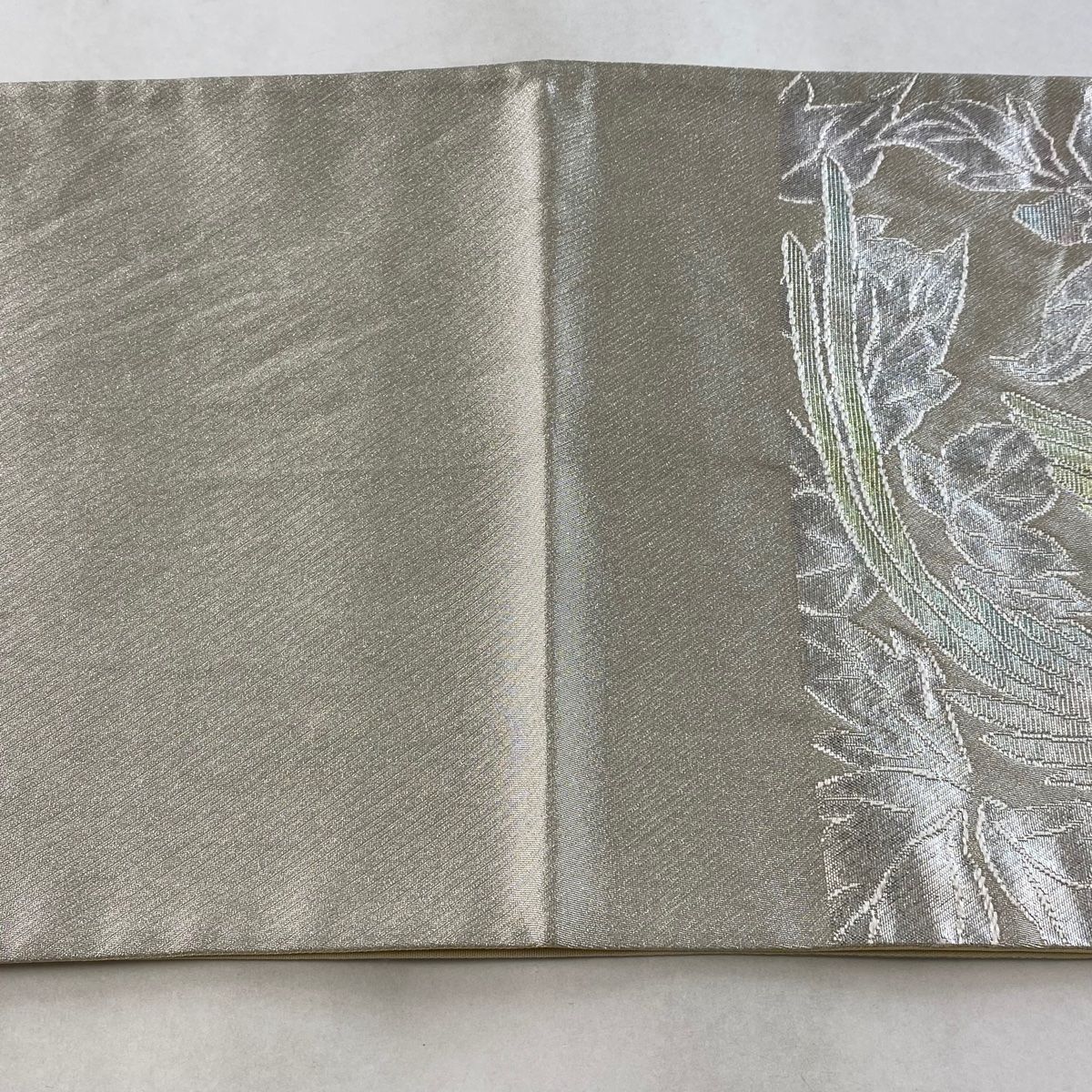 袋帯 逸品 龍村美術織物 落款 たつむら 花鳥苑錦 金銀糸 箔 銀色