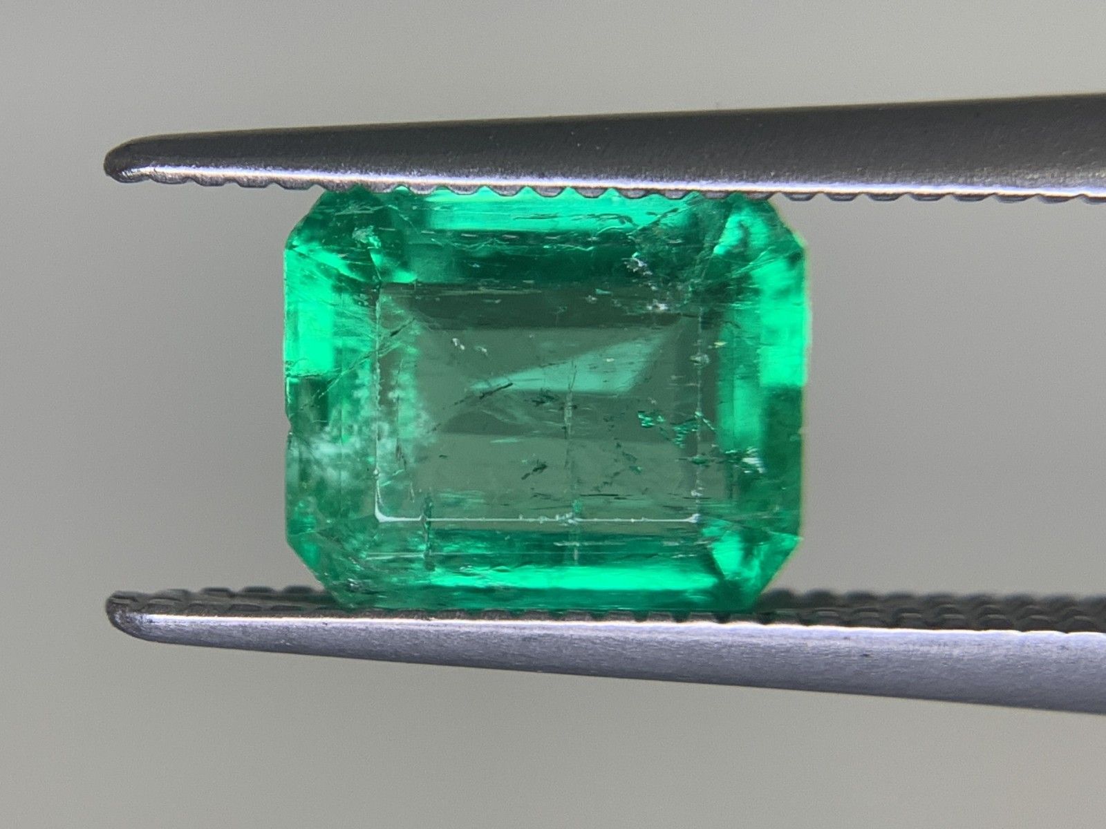 天然蛍光エメラルド ルース 0.400ct | JABTEX.COM