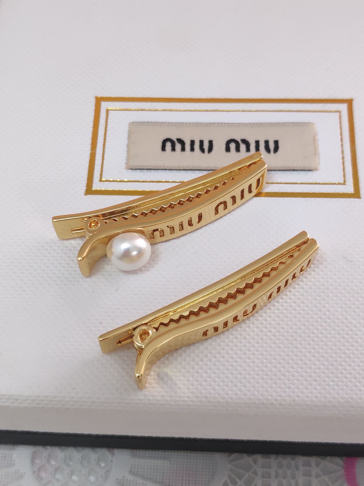 【miumiu】　ヘアピン　♡期間限定お値下げ♡ 楽天市場】【8/1～3限定・最大2万円OFFクーポン配布中】MIUMIU