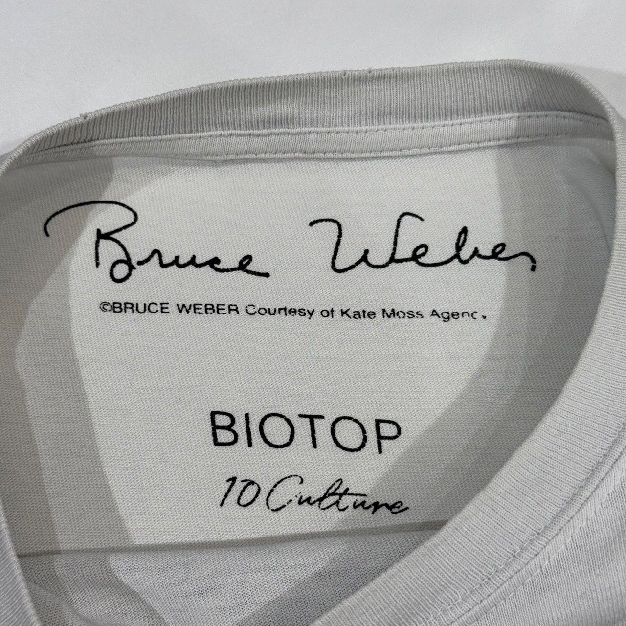 トップス Kate Moss by Bruce Weber BIOTOP Kate Moss by Bruce Weber Photo T-shirts | TOPICS | BIOTOP
