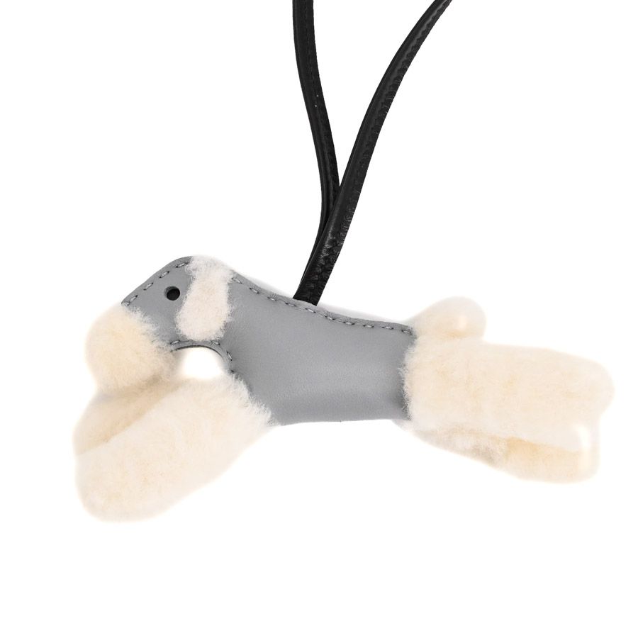 エルメス HERMES バディチャーム 犬　白 ゴールド スタッズ付 エルメス HERMES バディチャーム 犬 白 ゴールド スタッズ付 HERMES