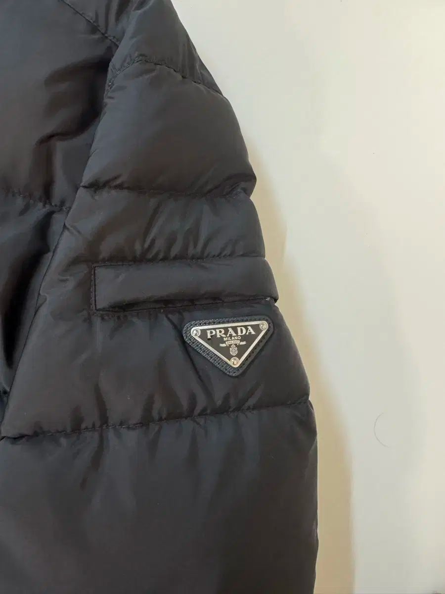 PRADA プラダ メンズ トライアングルロゴ グースダウン ダウンジャケット ジャケット 黒 SGY091