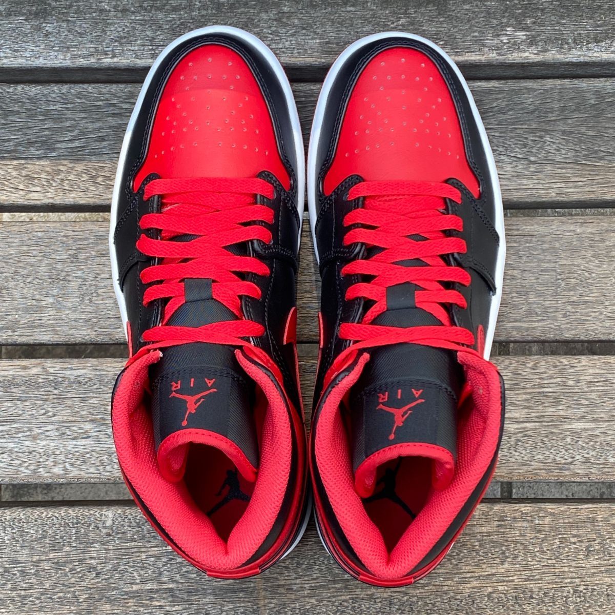 NIKE ナイキ AIR JORDAN1 MID エアジョーダン1 ミッド 黒赤 ブルズ 