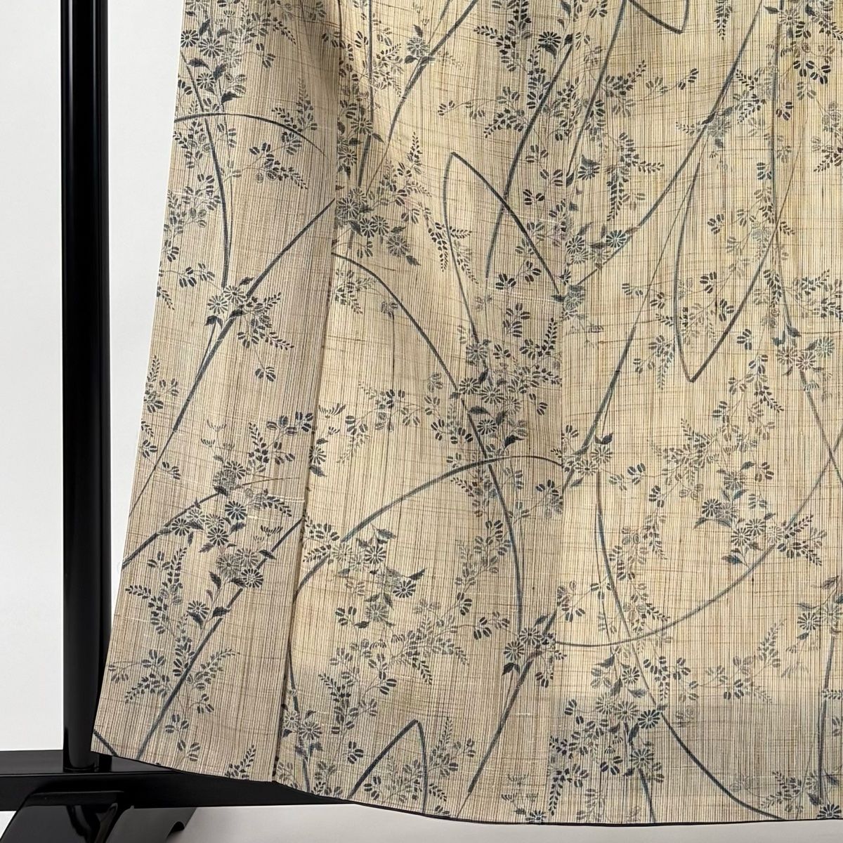 小紋 身丈161cm 裄丈62.5cm S 袷 しょうざん 生紬地 落款 証紙 萩 菊 薄茶色 正絹