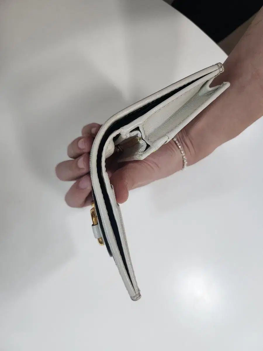 二つ折り財布 お札収納可