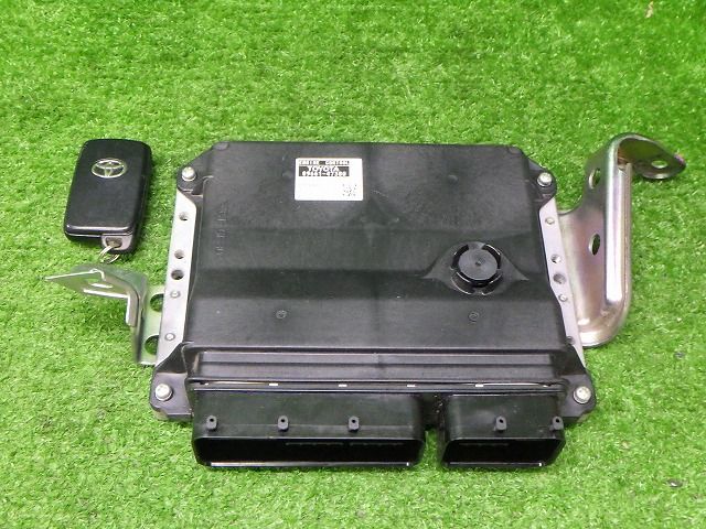 プリウス アルファ エンジンコンピューター ZVW41 89661-47380