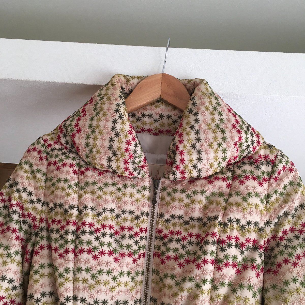 シビラ.Sybilla総刺繍ダウンコート 美品 Sybilla(シビラ)総刺繍 ダウン コートM - メルカリ
