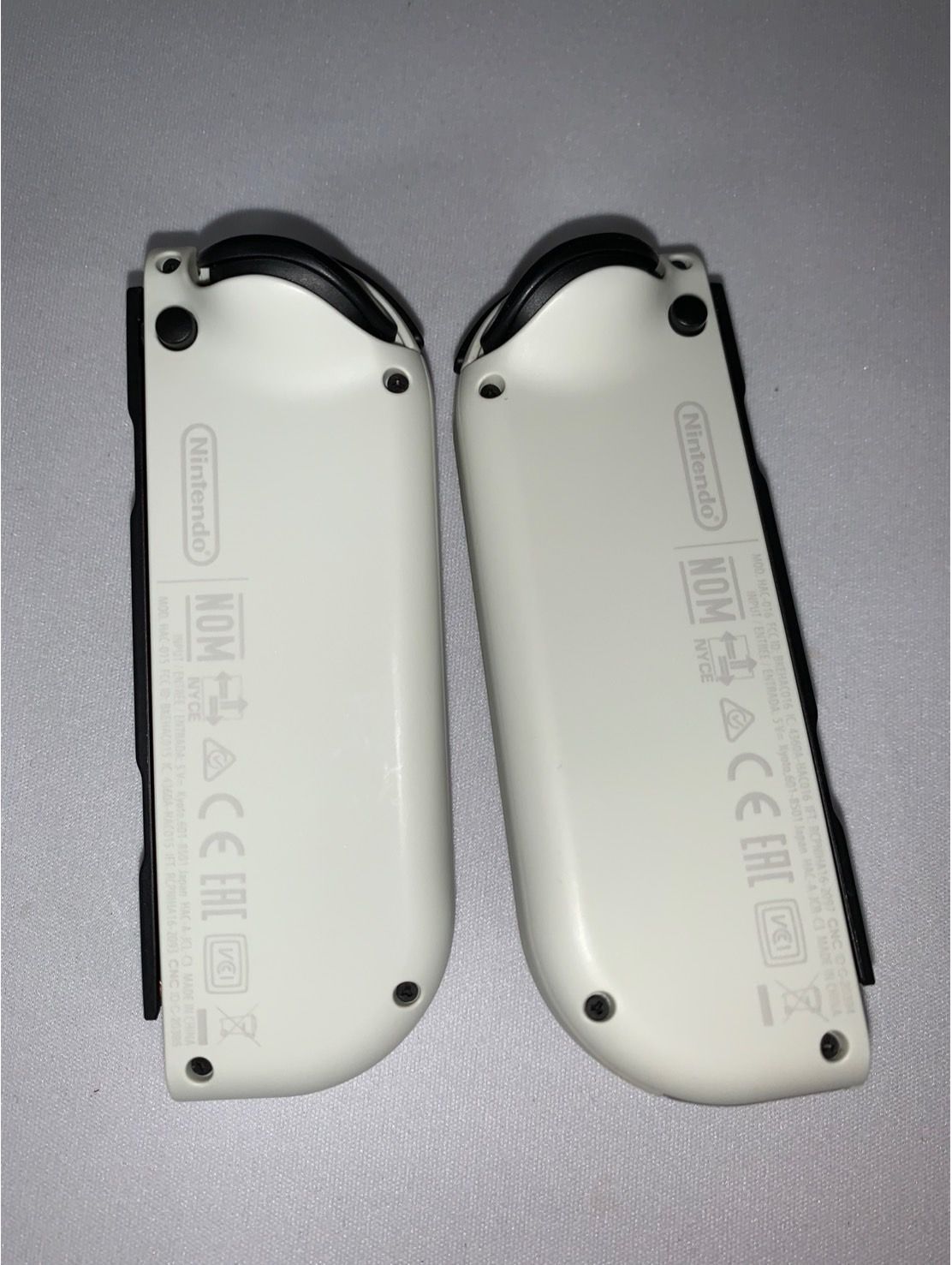 25.Nintendo Switch （有機ELモデル） Joy-Con ホワイト【併売品