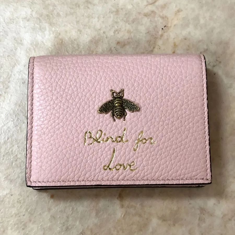 美品✨グッチ♡キャット二つ折り財布　アニマリエ　ゴールド金具　シマペールピンク 美品✨グッチ♡キャット二つ折り財布 アニマリエ ゴールド金具