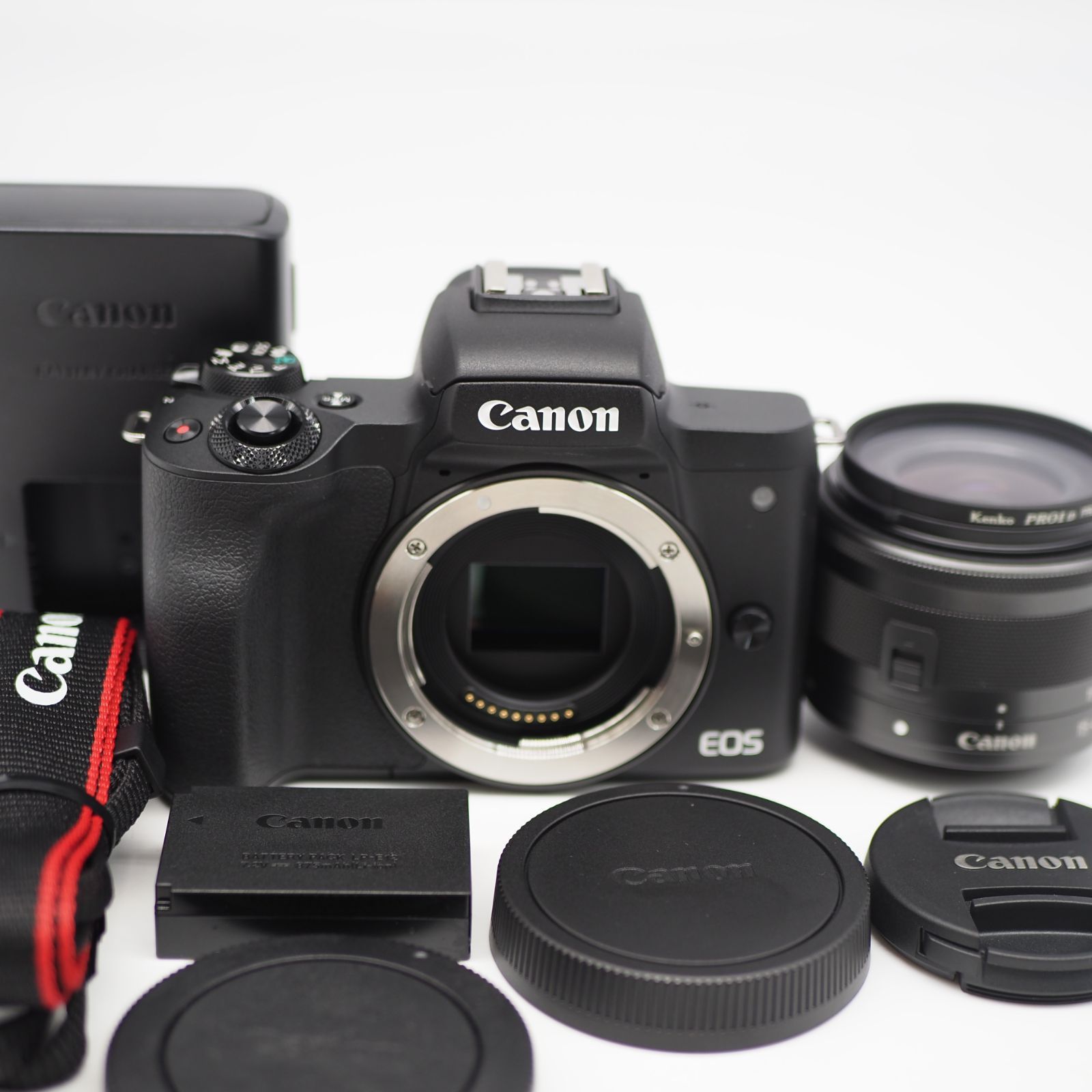 2000ショット以下！Canon EOS KISS M2 レンズキット-