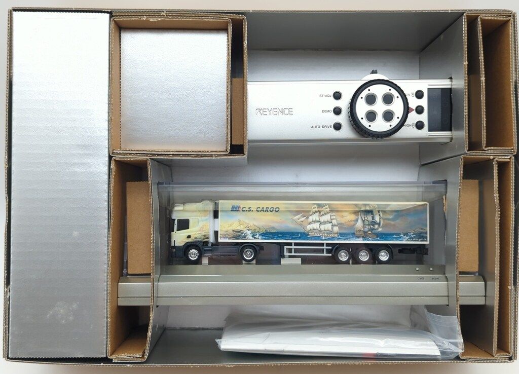 KEYENCE 1/87RCミニトレーラー デスクランナー2000 SCANIA C.S.CARGO T