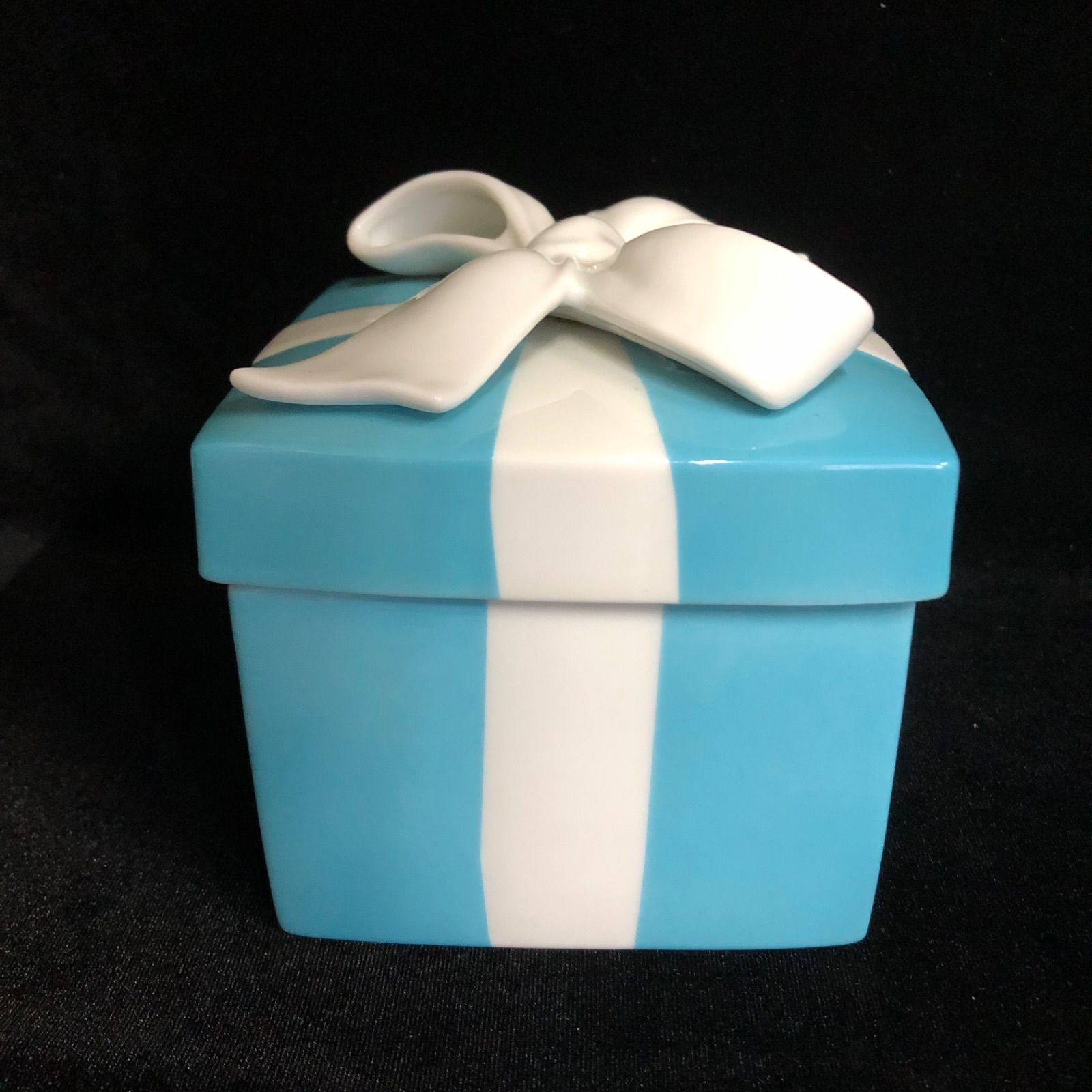 大きいサイズTiffany&Co.陶器ブルーボックス小物入れ