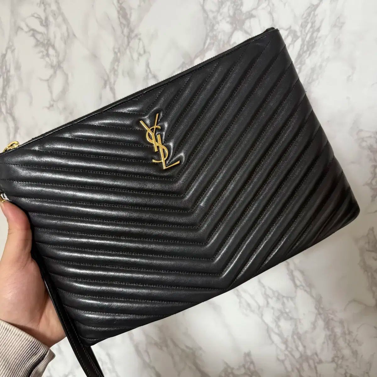 M イヴ サンローラン ゴールド Mサイズ クラッチバッグ