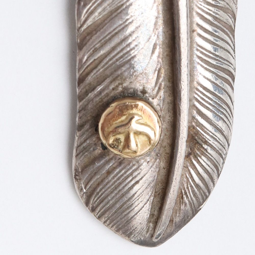 goro's メタル付き特大フェザー 右向き OLD - メルカリ