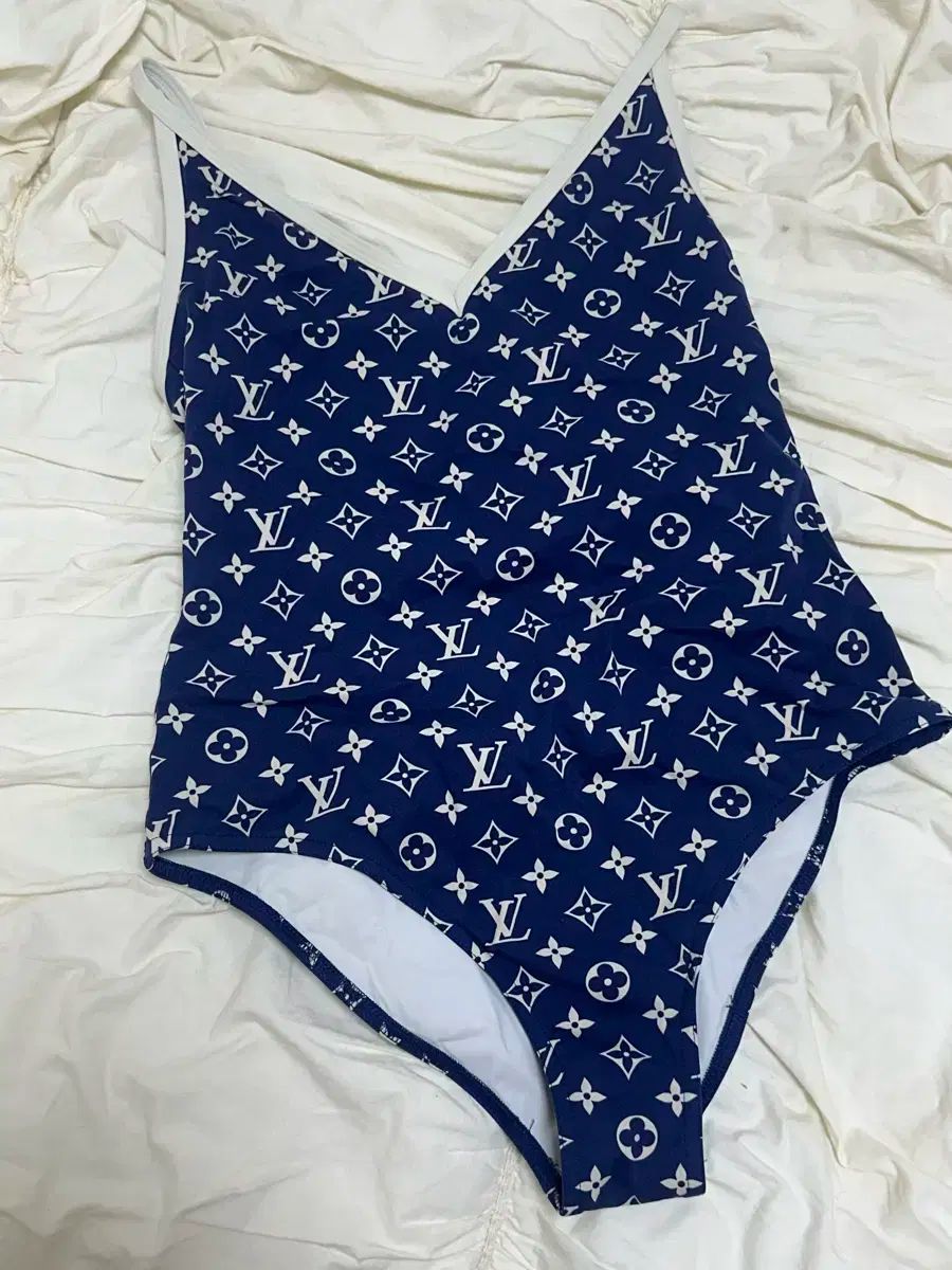 LOUIS VUITTON ルイヴィトン ビニールポーチ 水着 未使用 LOUIS