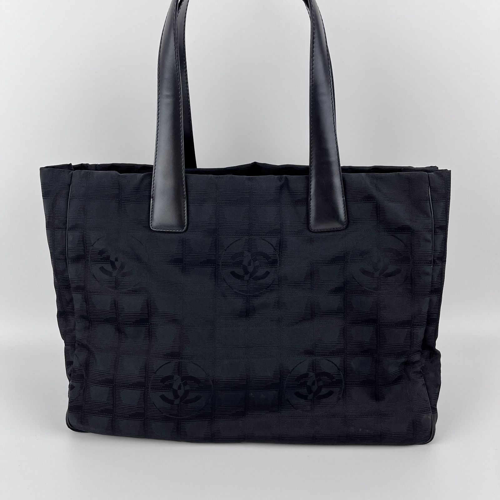 美品　シャネル　ニュートラベル　トート　ショルダーバッグ　ナイロン　黒　　ココ 極美品未使用級シャネルニュートラベルトートバッグGM 黒ココA4