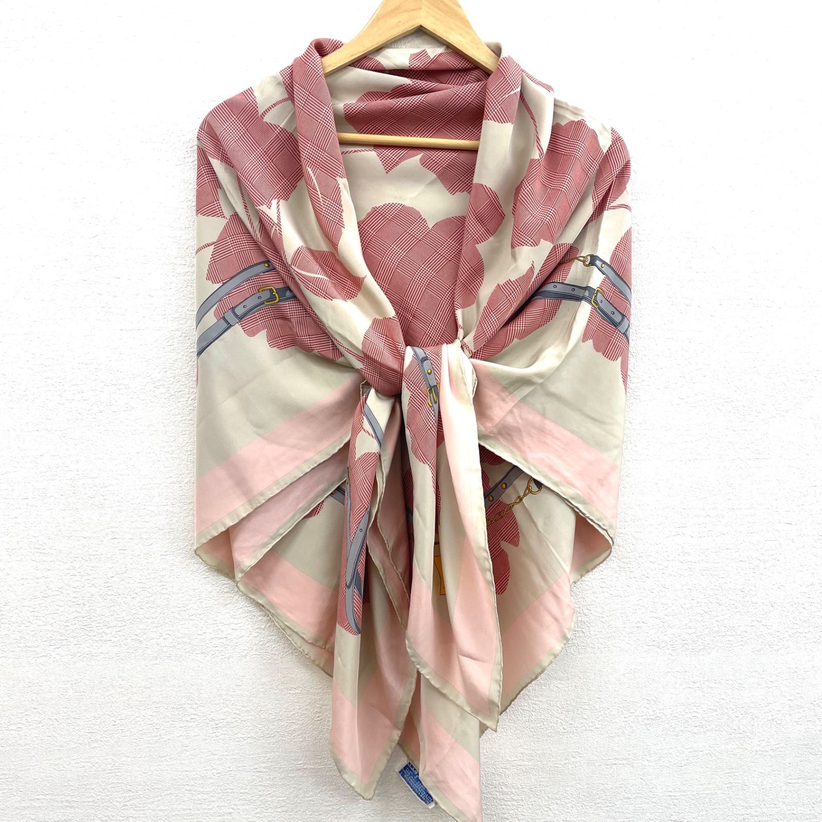 GUCCI グッチ シルク イタリア製 バックル柄 ロゴ 大判スカーフ ストール GUCCI グッチ シルク イタリア製 バックル柄 ロゴ 大判スカーフ