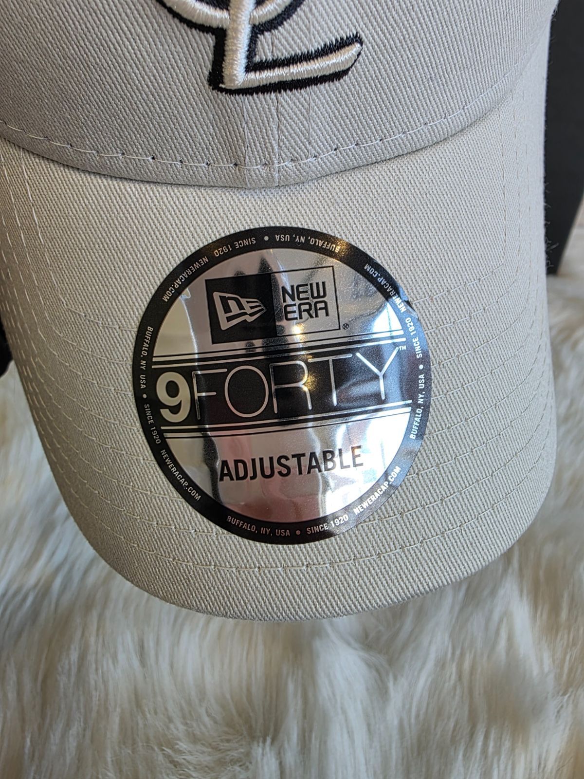 SAINT LAURENT × NEWERA 9FORTY キャップ ニューエラ YSL モノグラム キャップ ブラック | Saint Laurent