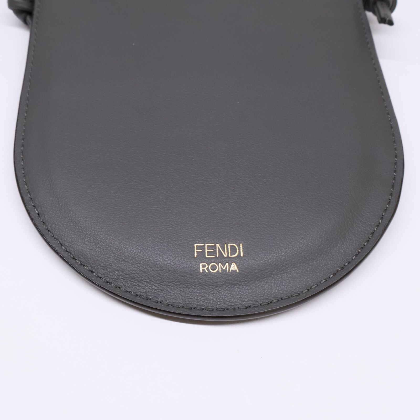き*さ様 【美品】FENDI フェンディフォンフォルダー7AS055 オーバル FENDI 美品 フェンディ 7AS055 PHONE HOLDER オーロック