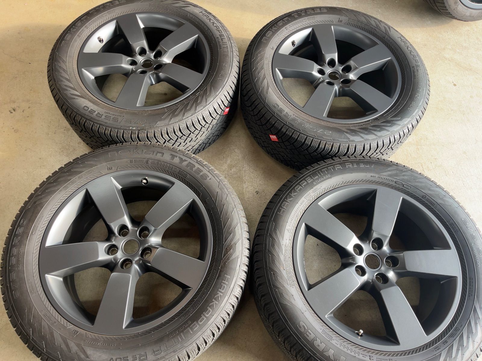 送込 ランクル300ZX 20インチ純正ホイールタイヤセット新車外し・暗室