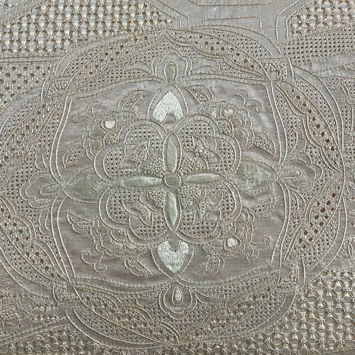 袋帯 美品 秀品 華文 花唐草 刺繍 銀糸 薄ピンク お太鼓柄 正絹