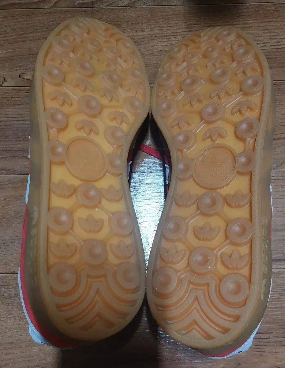  265 ガゼル インドア スカーレット スニーカー 靴