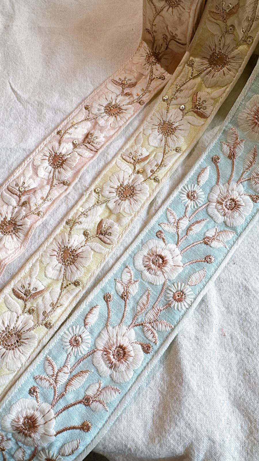 【大特価】インド刺繍リボン 在庫整理品 数量限定 インド刺繍リボン 1巻売 8m C003 | はぎれセット