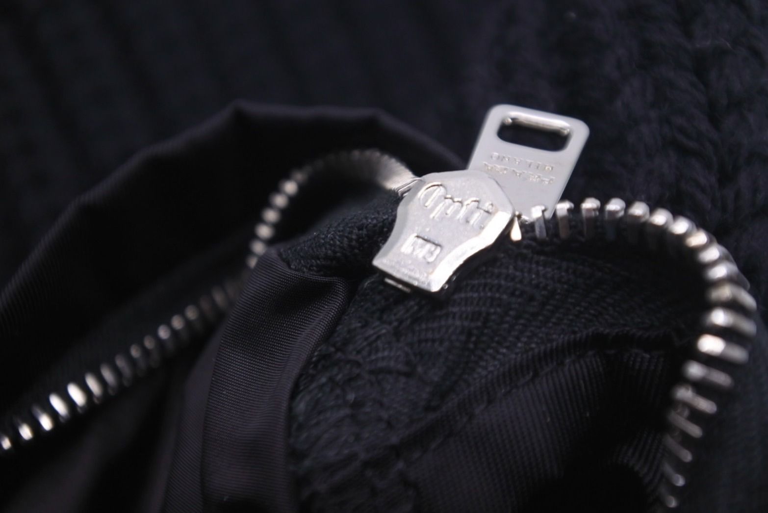 新品同様 PRADA プラダ マフラー リナイロン トライアングルロゴ ブラック ウール UMS354 中古 57316 PRADA - 新品同様 PRADA プラダ マフラー リナイロン トライアングル