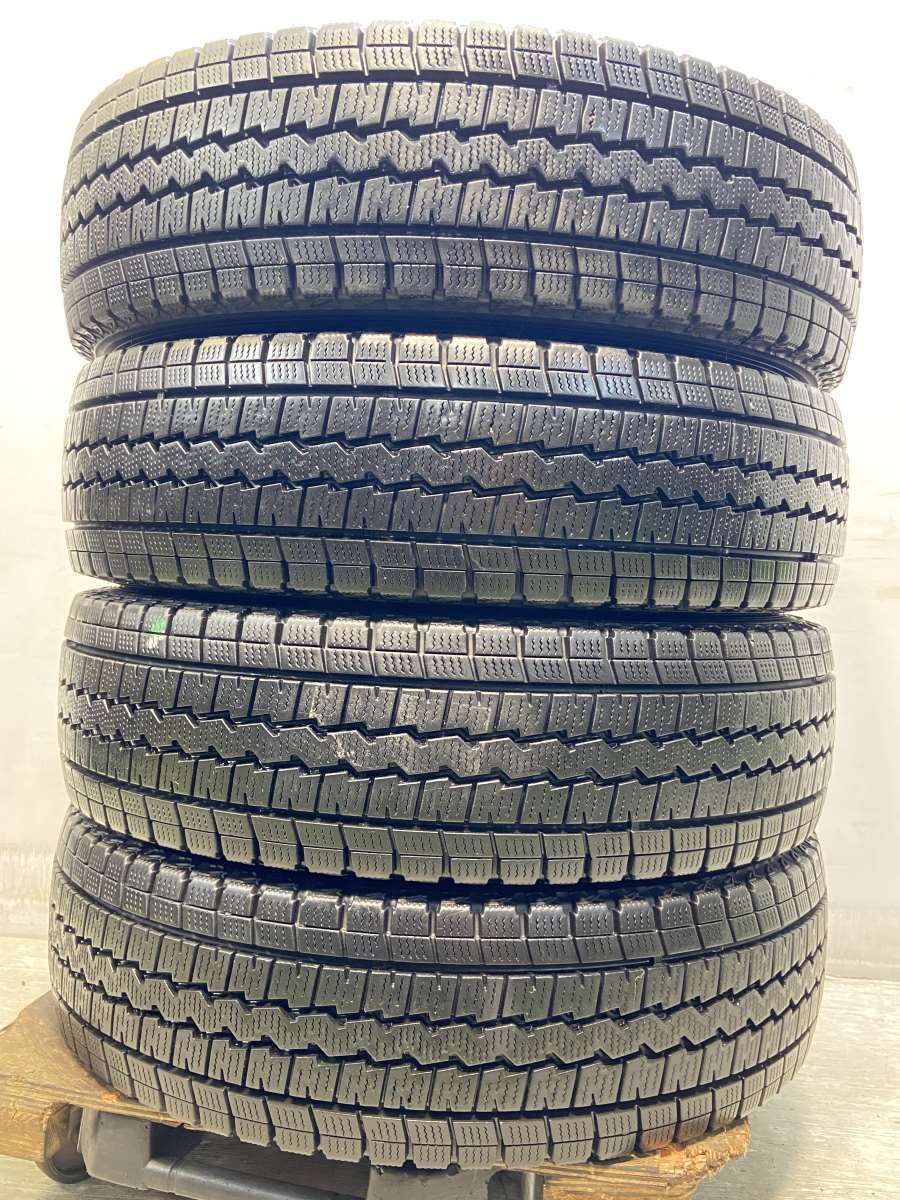 ダンロップスタッドレスSJ8 225/65R17 中古4本　古いですがバリ山 ダンロップスタッドレスSJ8 225/65R17 中古4本 古いですがバリ山