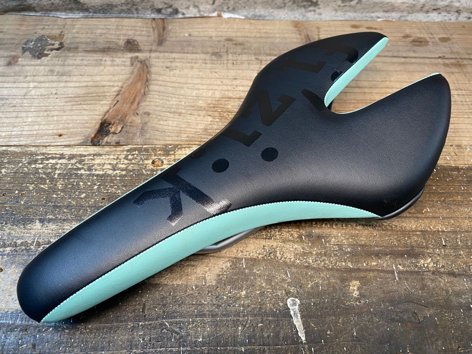 IS768 フィジーク fizik ARDEA サドル 黒 チェレステ MANGANESEレール ※プレート欠品 avelo Bicycle shop fizik ARDEA ブラック チェレステ