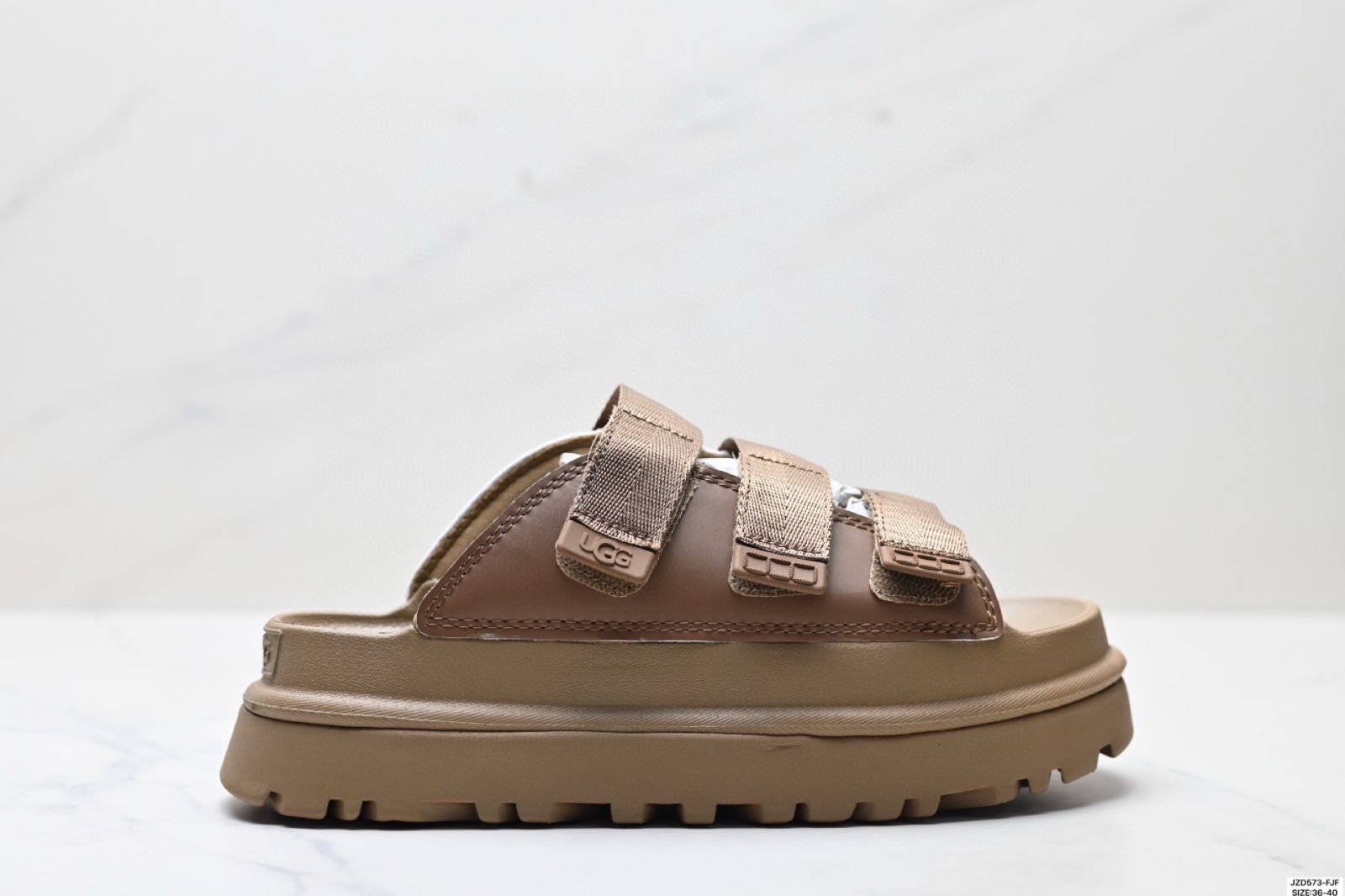 今日 UGG 2025 夏の新商品 レディースゴールデンシリーズ 厚底マジックテープ スリッパ 在庫 価格 -WTO輸入1