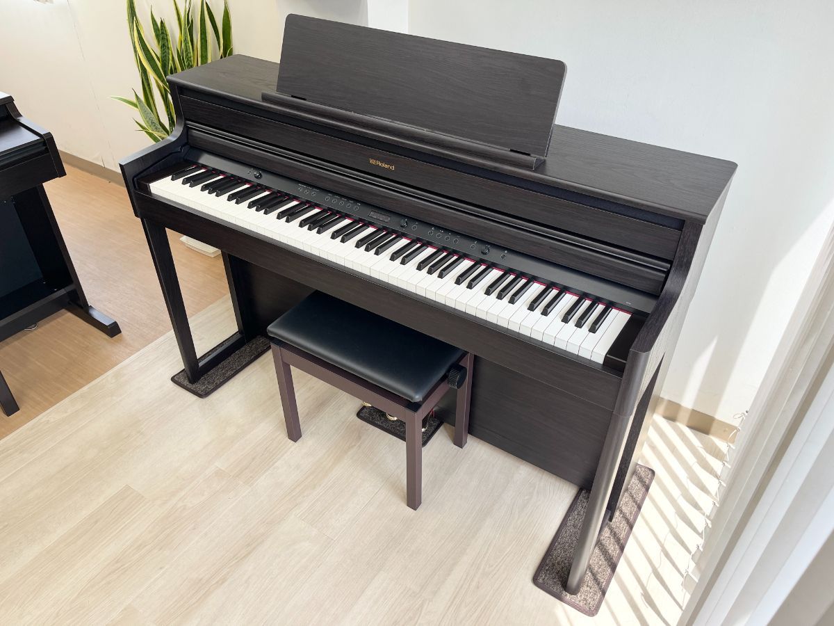 2018年製中古美品、木製鍵盤 Roland LX705-DR カラー…ダークローズウッド