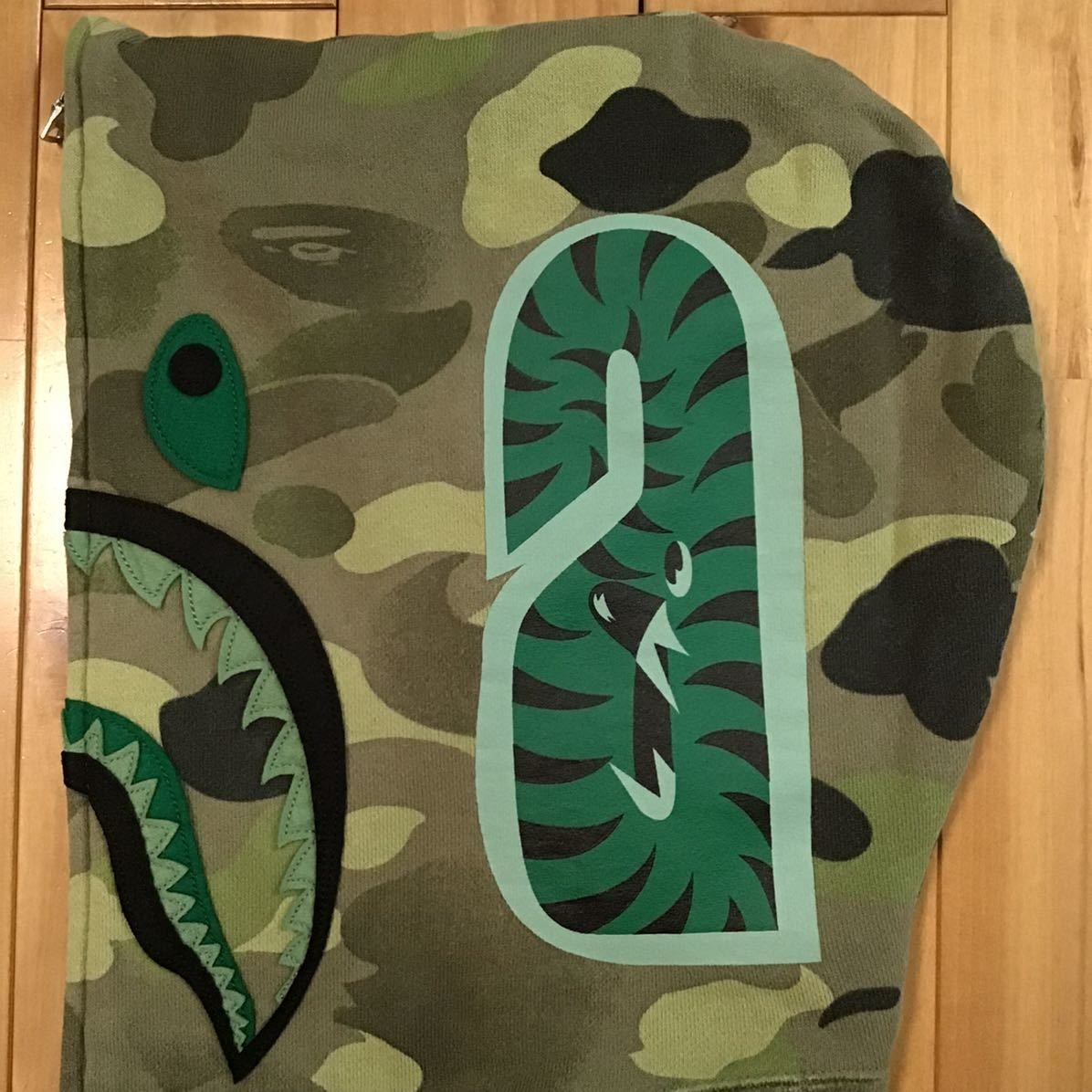 Bapekidsカモフラージュ シャークデザイン パーカー 110cm ア ベイジング エイプ カラー カモ シャーク フルジップパーカー (SS23