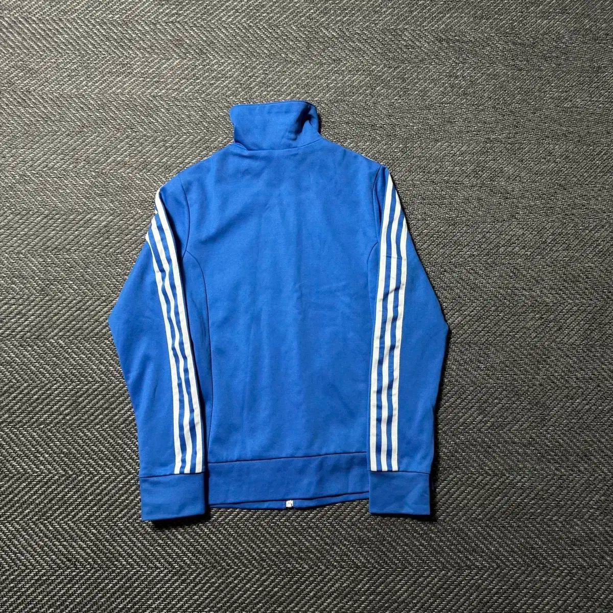 adidas アディダス
