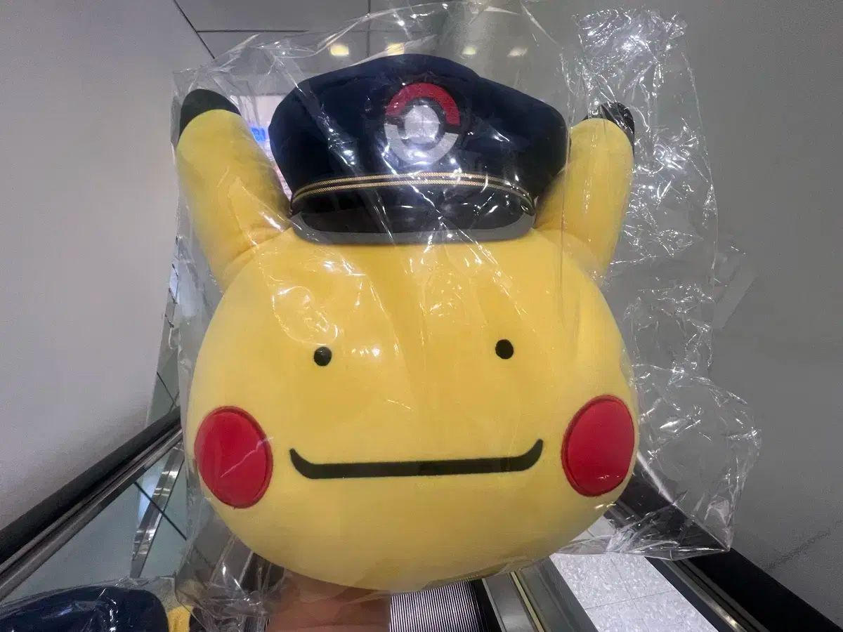 釜山ポケモン 韓国メタモン ステーションマネージャー ピカチュウ クッション 釜山 ポケットモンスター ピカチュウ メタモン ステーション