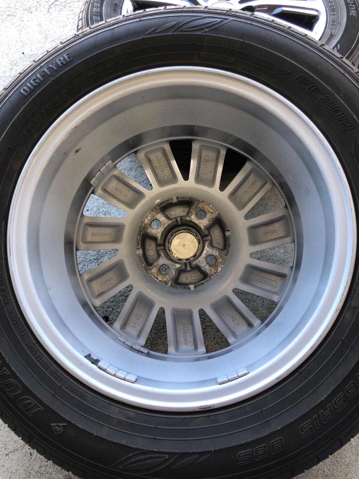 日産 ノート AUTECH オーテック E12 185/65R15 サマータイヤ