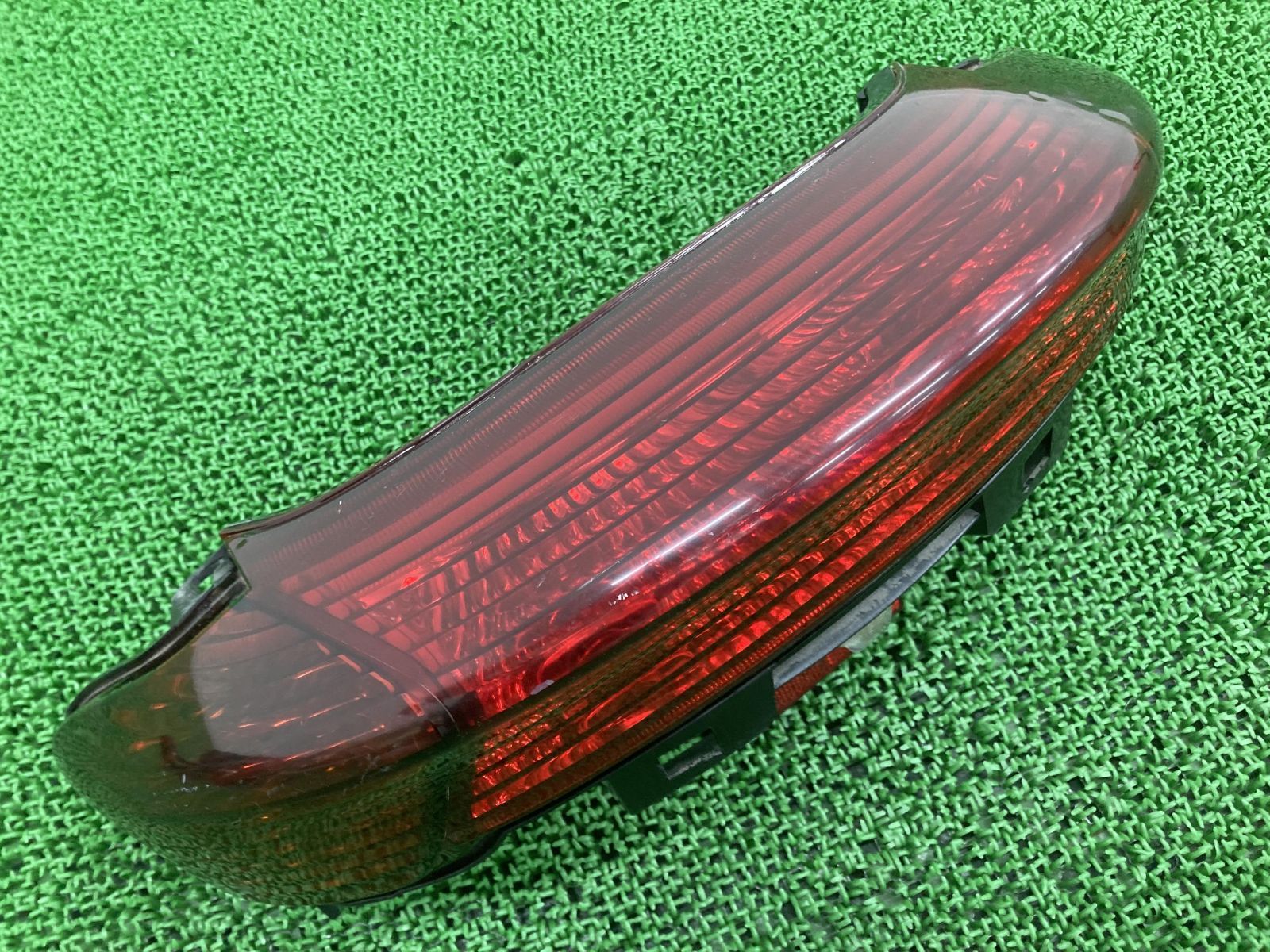 マジェスティ テールランプ P2700 ヤマハ 純正 中古 バイク 部品 SG03J 割れ欠け無し 品薄 希少品 車検 Genuine